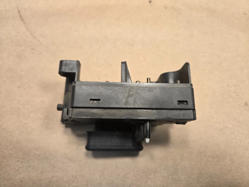 Interruptor asiento eléctrico mercedes-benz 190e 260e 300e 300ce 124-820-88-10 Foto 3 de 4