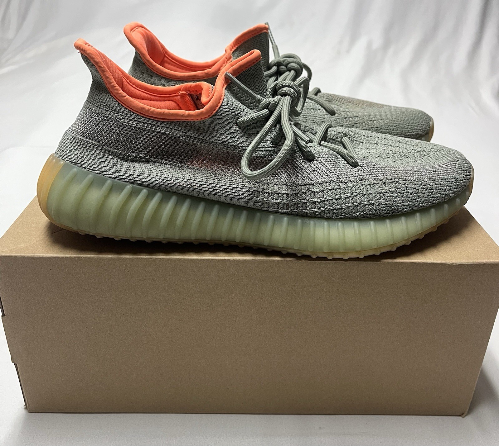 Adidas Yeezy Boost 350 V2 Desert Sage Men Size 10.5 Pre-owned With Box FX9035 thumbnail 2