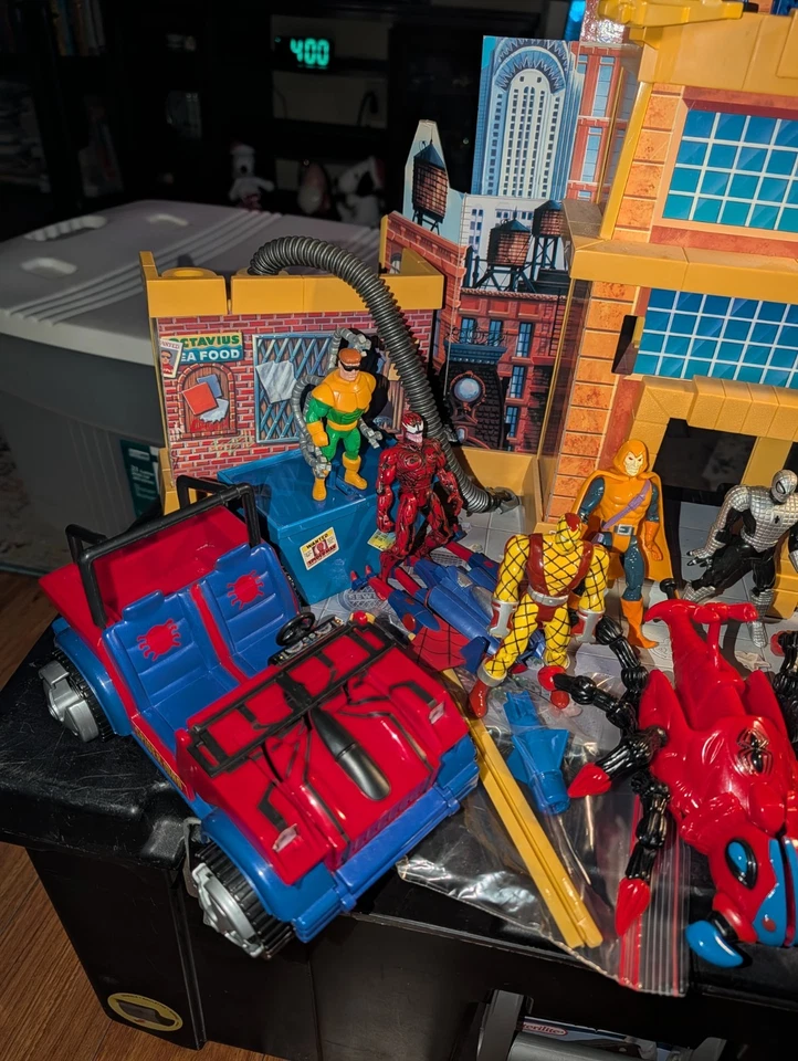 Vintage 1994 Spider-Man Daily Bugle Playset/Incompleto com 10 Figuras e 4 Veículos - Imagem 3 de 4