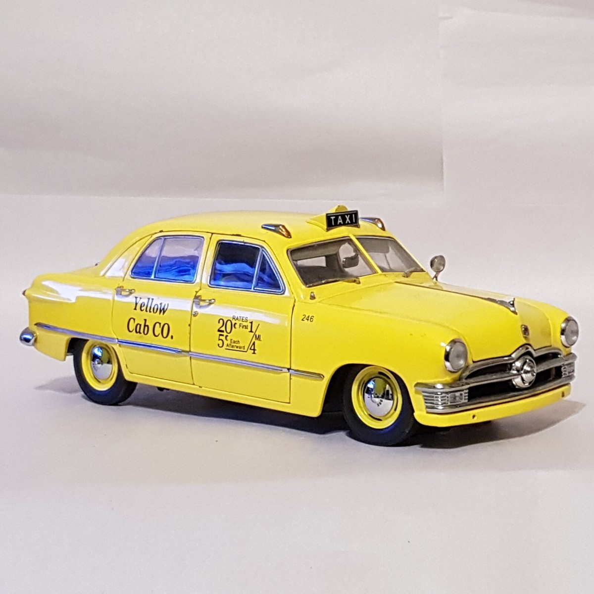 1/18 Scale 1950 Ford Yellow Cab Taxi USA diecast model car FLAWS