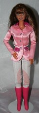 dunkelhaarige Barbie im Reiteroutfit pink/weiß 1990er Reiterin ca 1998