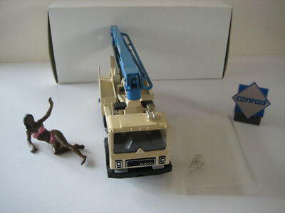 Conrad 3684 - Mack Thomsen Pompe à Béton 3-ACHS Grue 1:50, Miniature Moulée Sous Pression Avec Emballage D'origine