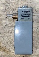 ALLEN BRADLEY Z-16068 OPERATOR HEAD W/ Limit Switch