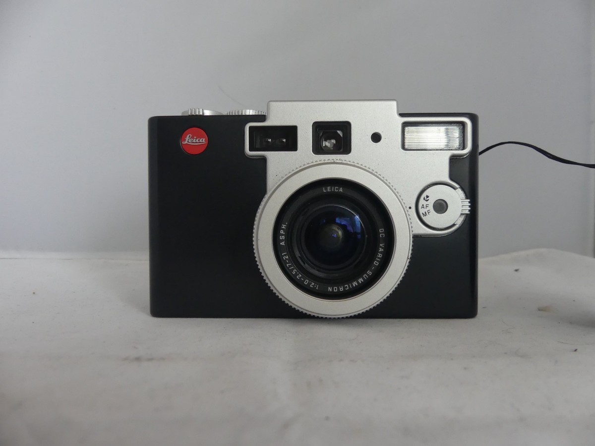 Leica Digilux 1 with 7-21mm f/2.0 Lens. Include a Leica camera