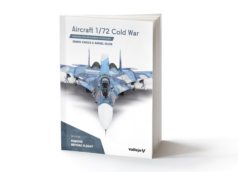 Vallejo 75.070 - Book: Aircraft In The Cold War, Scale 1/72, English - New