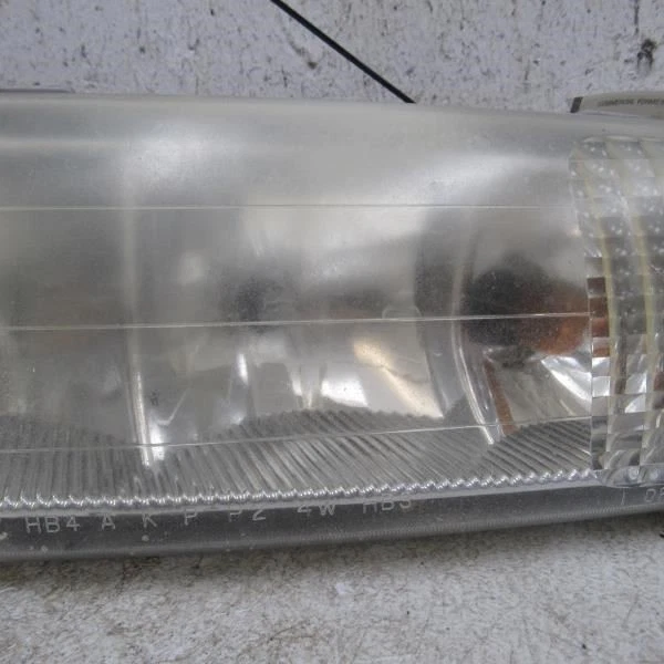 Faro delantero derecho pasajero (conector de 9 pines) Buick Regal Century 02-04 Foto 2 de 4