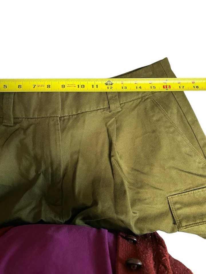 Shorts Old Navy 2.0 Feminino Tamanho 14 Elástico Exército Verde Bolsos de Carga Casual - Imagem 4 de 4