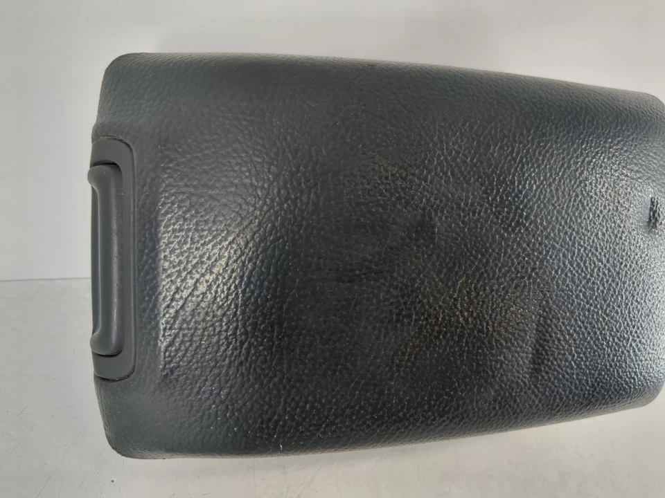 Kia Spectra 2008 consola central reposabrazos cubierta tapa negra J7RRL Foto 2 de 4