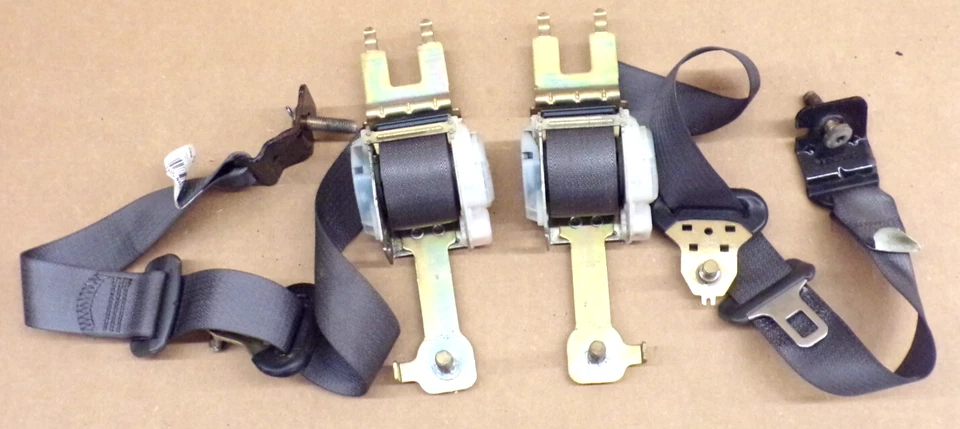 Juego de cinturón de seguridad trasero Chevy Avalanche 2004 2003-2006 Cadillac Escalade Ext Foto 2 de 2