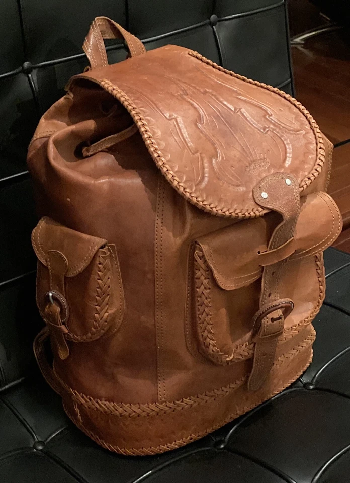 NOVA BOLSA MOCHILA DE COURO CRU FEITA À MÃO COM MOTIVO OCIDENTAL BOLSA DE LIVROS FEITA À MÃO - Imagem 2 de 4