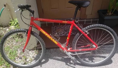 Cannondale M200 Red Mountain Bike 26in Cantilever Flat Bar Aluminum
