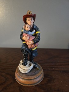 Vintage- 2001 Red Hats Of Courage Fireman Figurine "Hero" 5.5" Tall N/M Cond