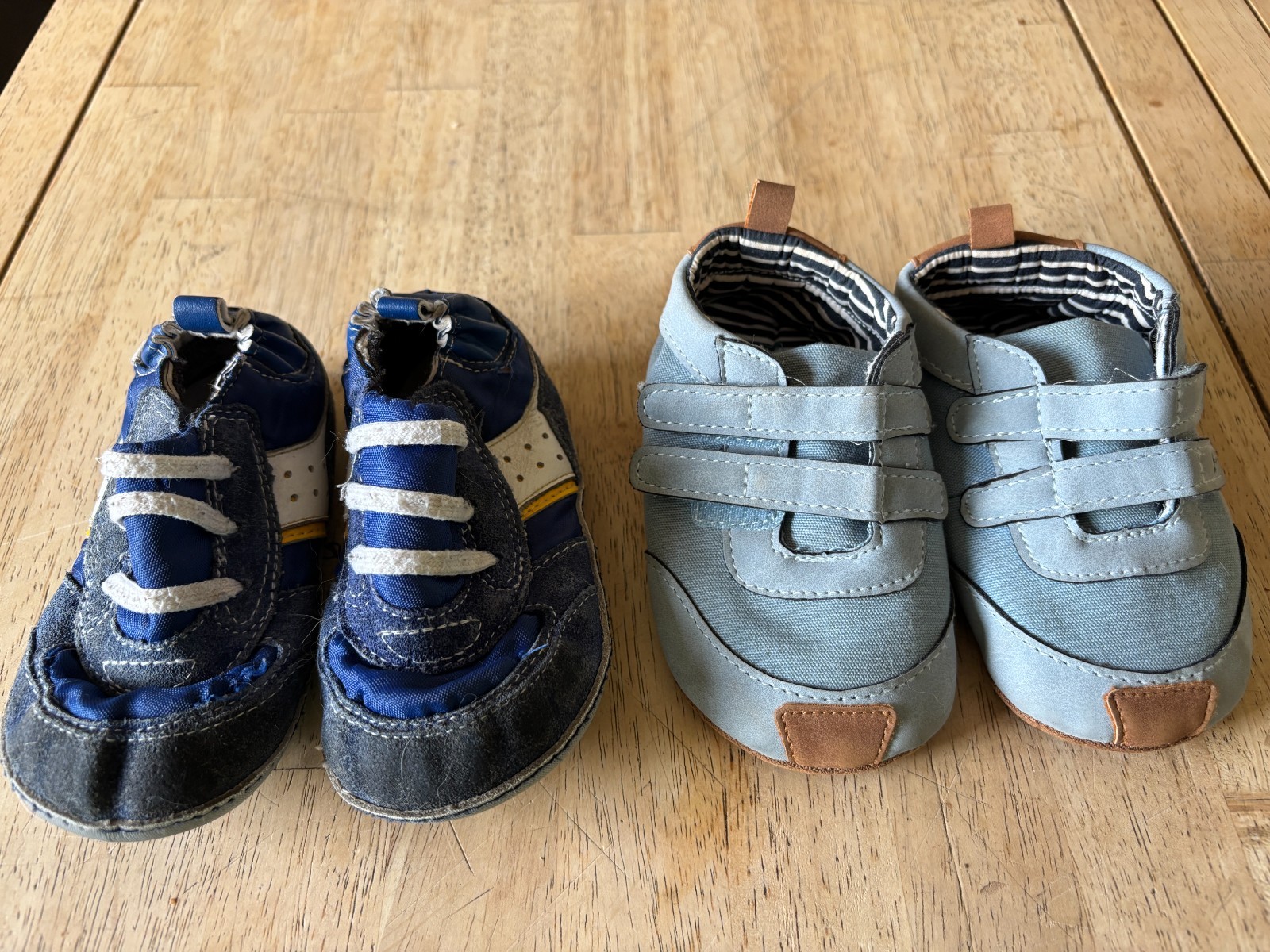 - Lot Of 2 - Baby Size 9-12 Months - Casual Style - Carter's & Robeez