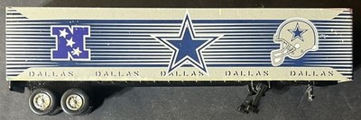 Dallas Cowboys Truck Trailer (2004 Fleer Collectibles LLC, #09075 of 16000)