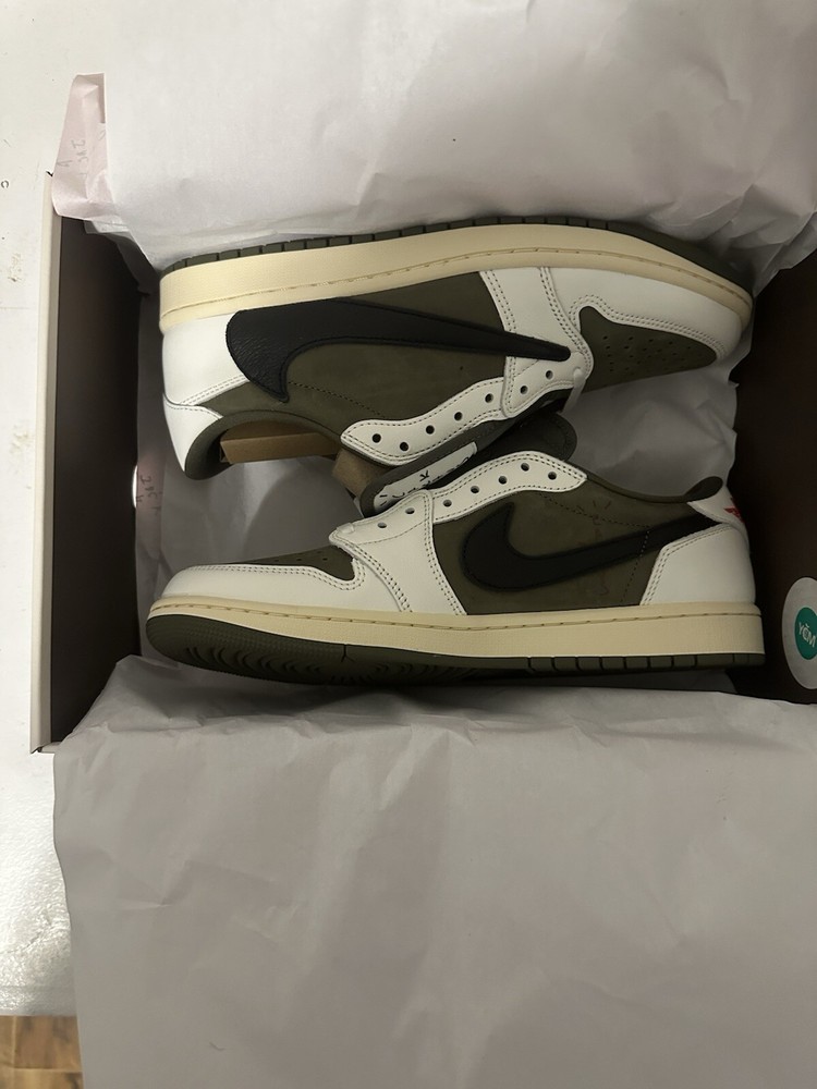 Travis Scott medium Olive Jordan 1 Low Size 10 Brand New