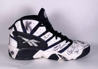 Harlem Globetrotters Game Worn Used Team Autographed Signed Reebok