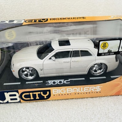 ミニカー JADA DUB CITY KUSTOM$ Chrysler 300C 1/18 CHRYSLER 300C WHITE 1:18 DUB CITY KUSTOM$ BY JADA | eBay