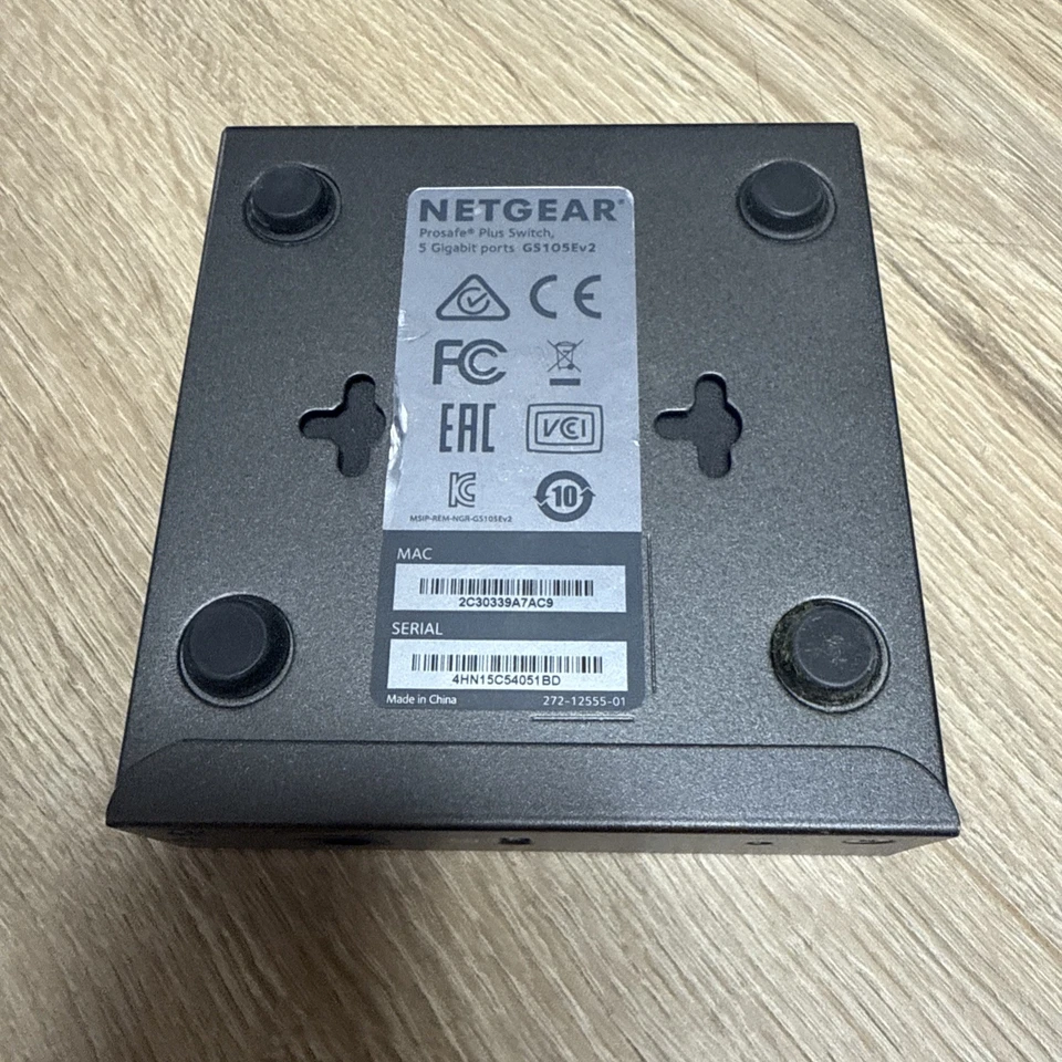 Netgear Prosafe Plus 5 Gigabit Ports External Ethernet Switch GS105Ev2 w/ AC - Image 4 of 4