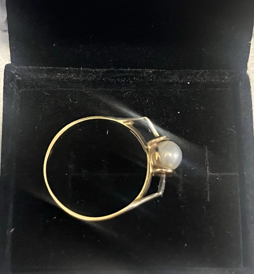 Antique Diamond Ring 14 KT White Gold Band with Pearl and Yellow Gold Prongs - Image 2 of 4