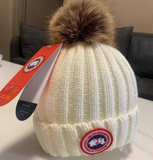 2026 CANADA GOOSE Couple's Knitted Hat for Winter Warmth and Versatile Matching