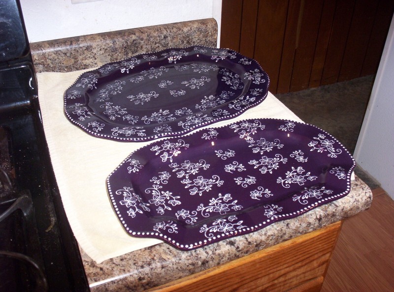 2 - LARGE TEMP-TATIONS by TARA PURPLEISH FLORAL LACE SERVING TRAYS