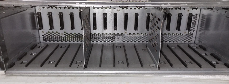 Chasis de matriz EMC KTN-STL4 DAE3P 100-562-123 - Controladores, fuentes de alimentación de 4 GB Foto 2 de 4