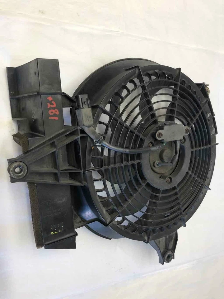 Hyundai Santa Fe 2003 conjunto de ventilador radiador 2,4 L (4 cilindros) 97730-260000 G Foto 2 de 4