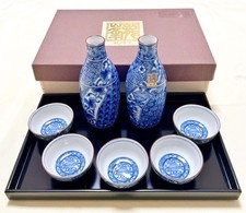 Sanyo pottery, Ryuhogama, lacquerware corner tray, dyed Nejiri Shozui, 2 sake
