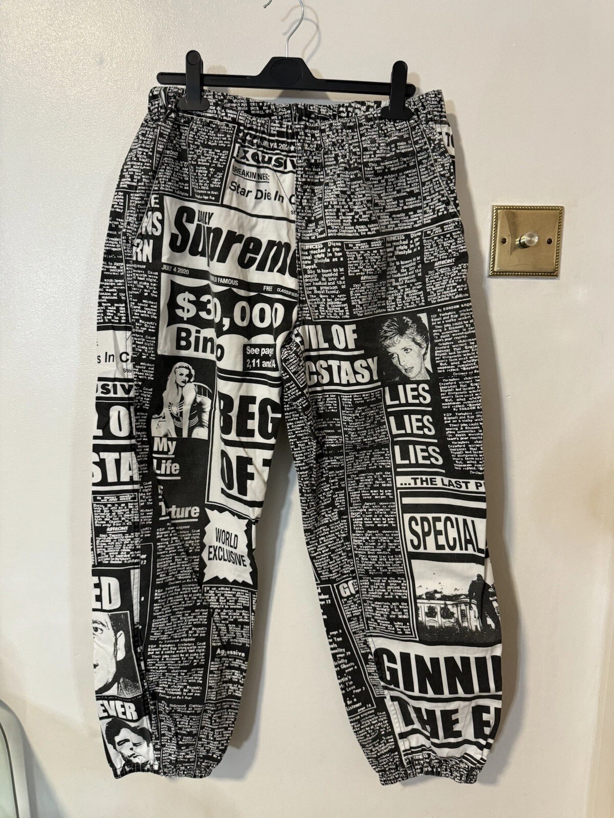 Skatepant noir Supreme Newsprint petit SS18