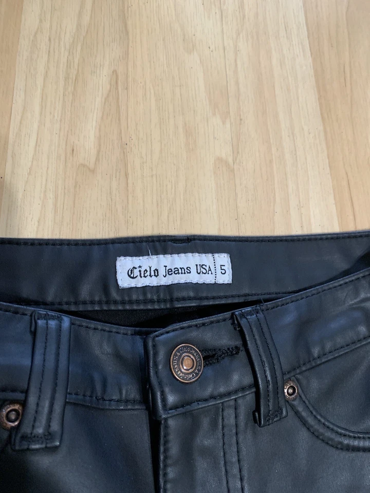 Pantalones de mezclilla CIELO talla 5/27 imitación cuero ligeros entrepierna 30" Foto 2 de 4