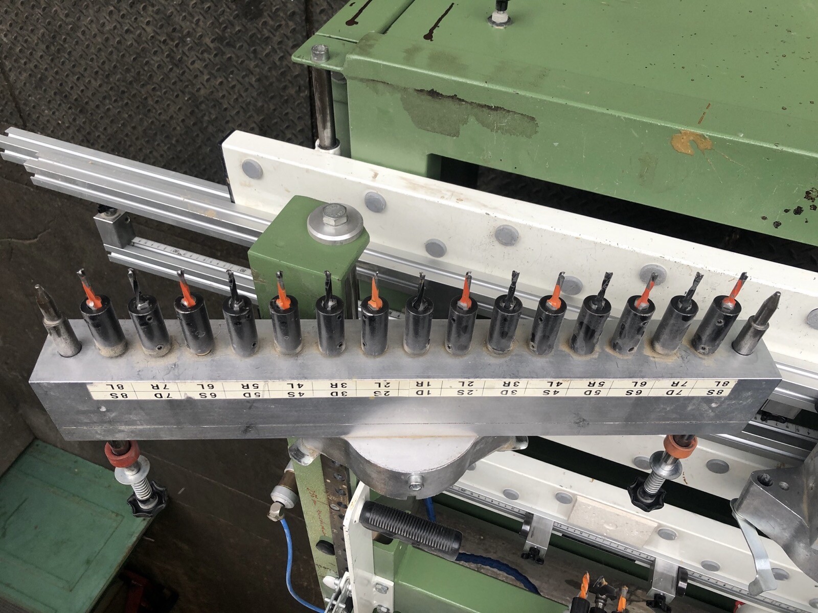 Reihenlochbohrmaschine Dübellochbohrmaschine Lochreihenbohrmaschine JAGO B15 PN – Bild 3