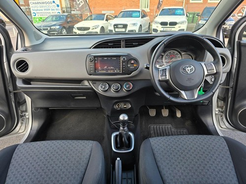 2015 Toyota Yaris 1.33 Dual VVT-i Icon Euro 5 5dr Euro 5 - Picture 2 of 24