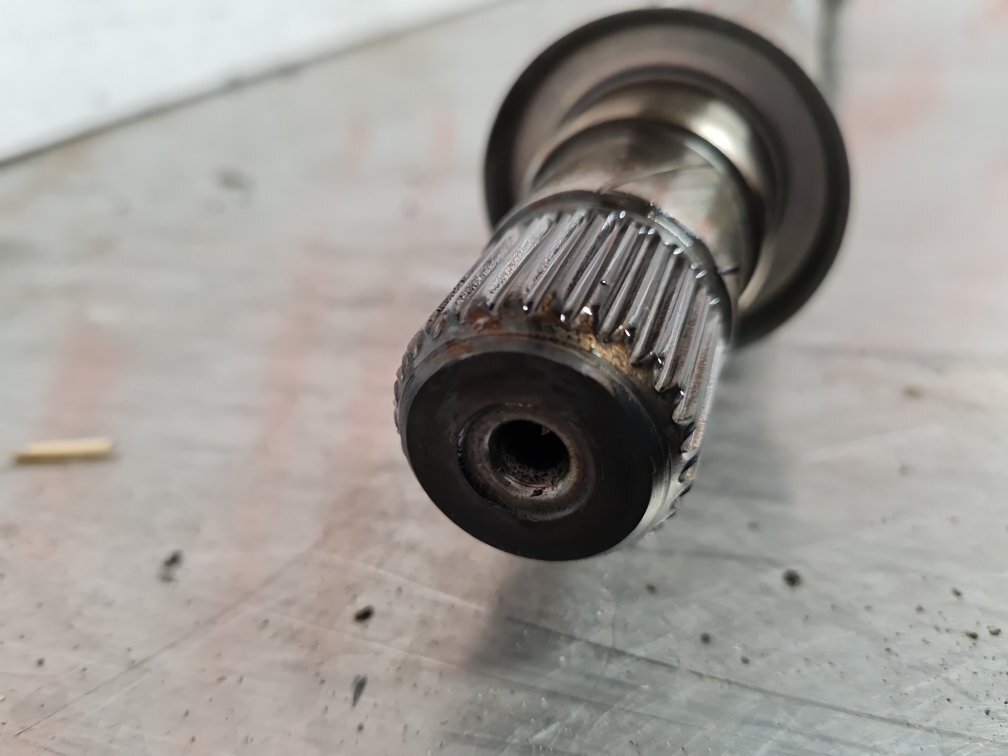 BMW X1 F48 sDrive 2.0i Front Right Driveshaft 8681530 for sale