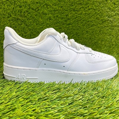 Nike Air Force 1 '07 Low Mens Size 8 White Athletic Lifestyle Shoes Sneakers