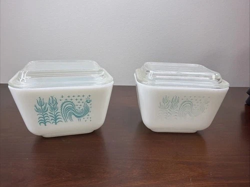 Vintage 2 Pyrex 501 B  Amish Butterprint Refrigerator Dishes With Lids 1.5 cup