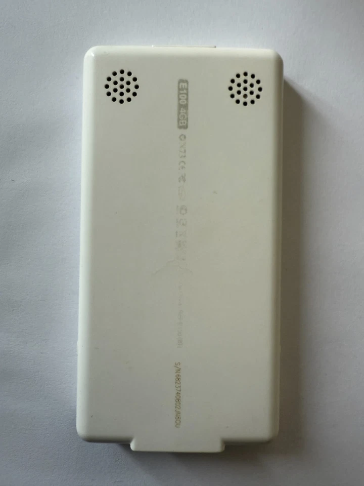 Reproductor de Mp3 iRiver E100 4 GB + 4 GB SD + Radio FM + Video + Foto + Texto + Grabación Foto 3 de 4