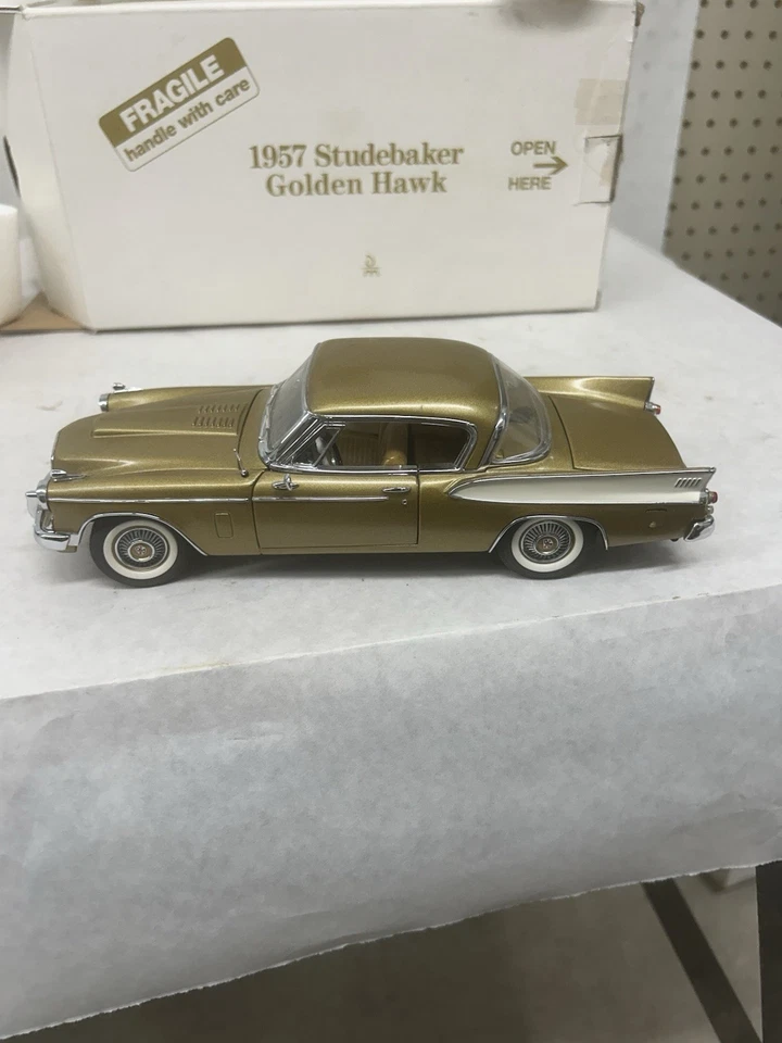 Danbury Mint 1957 Studebaker Golden Hawk Gold White 1:24 Scale Box - Image 2 of 4