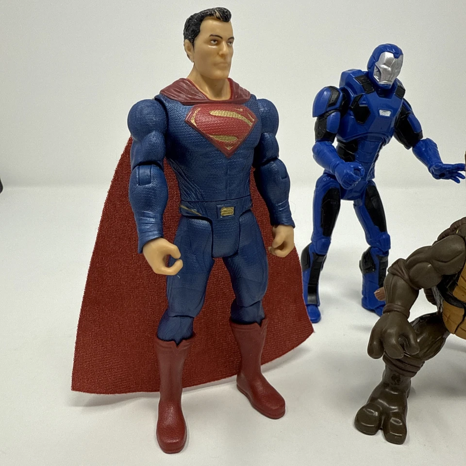 Lote de figuras de acción mixtas DC TMNT anime Superman Iron Man Foto 2 de 4