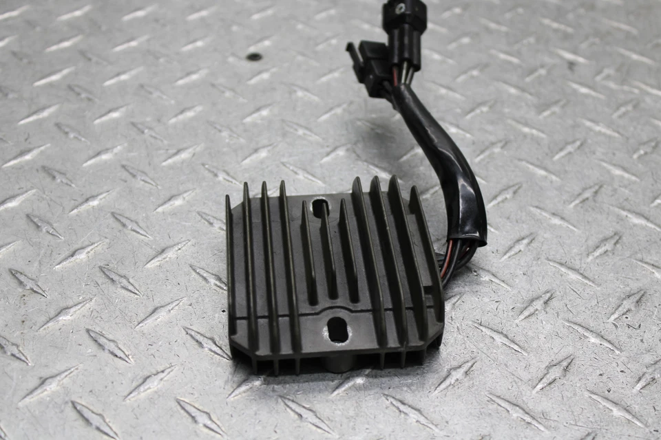 Suzuki SV650S 2007 regulador rectificador voltaje 32800-16G00  Foto 3 de 4