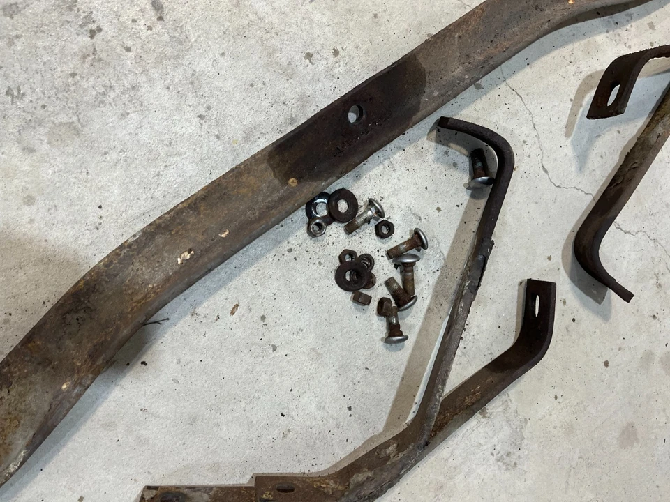 1958 58 Edsel Ranger Pacer parachoques trasero juego de soportes de montaje usado OEM ¡PROYECTO OE!! Foto 3 de 4