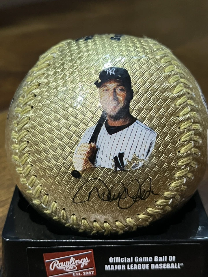 Balón de béisbol Derek Jeter Farewell dorado Rawlings Foto 2 de 4