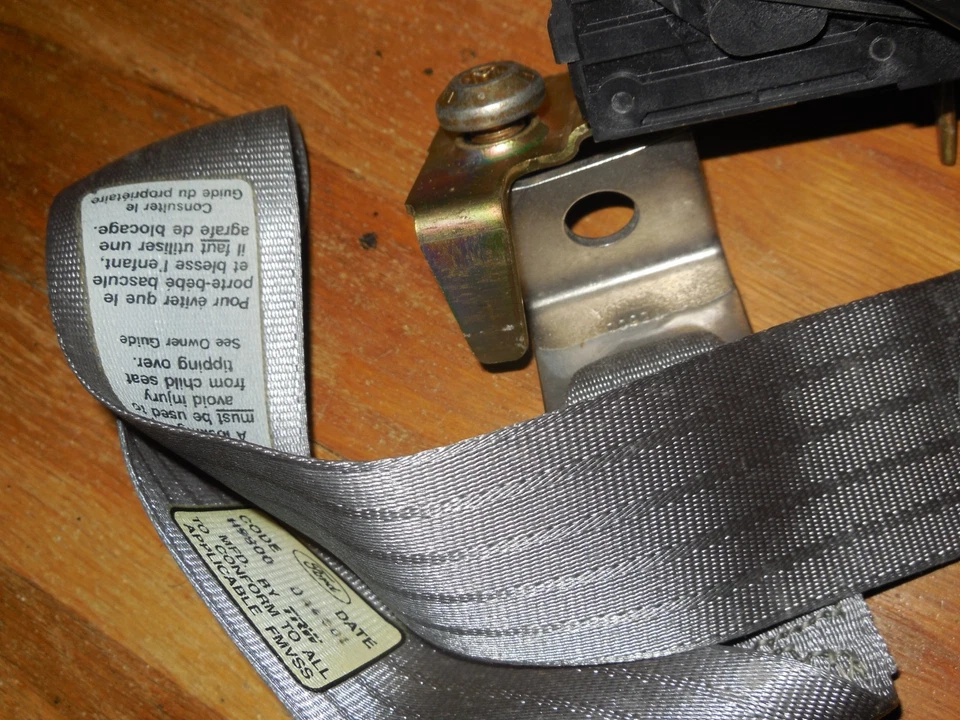 NOS 1993 1994 福特 Aerostar 前座皮带收回器 Asy 右握烟 F39Z-11611B08 — 第 2/3 张图片