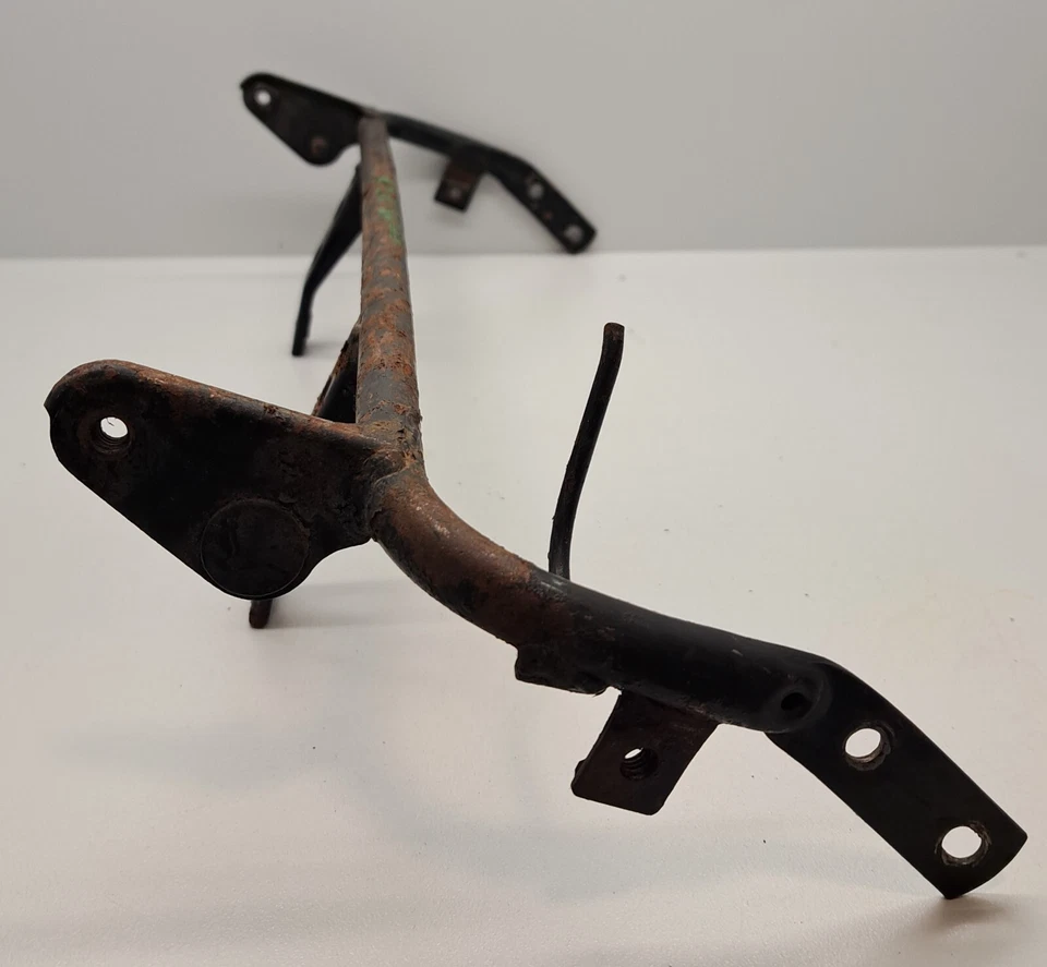 Yamaha FZR 1000 1989-1990 SOPORTE DE SOPORTE DE ENFRIADOR DE ACEITE DELANTERO 3GM-2136A-00-00 Foto 4 de 4