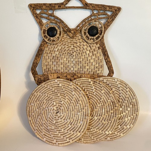 Vtg MCM Woven Rattan Owl Wall Hanging Trivet Holder w/ 3 Trivets Boho 16" - Picture 2 of 10