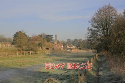 FOTO FLUSSUFER-WANDERWEG BEI FULLING MILL WHITCHURCH ALLE HEILIGEN KIRCHE IM HINTERGRUND