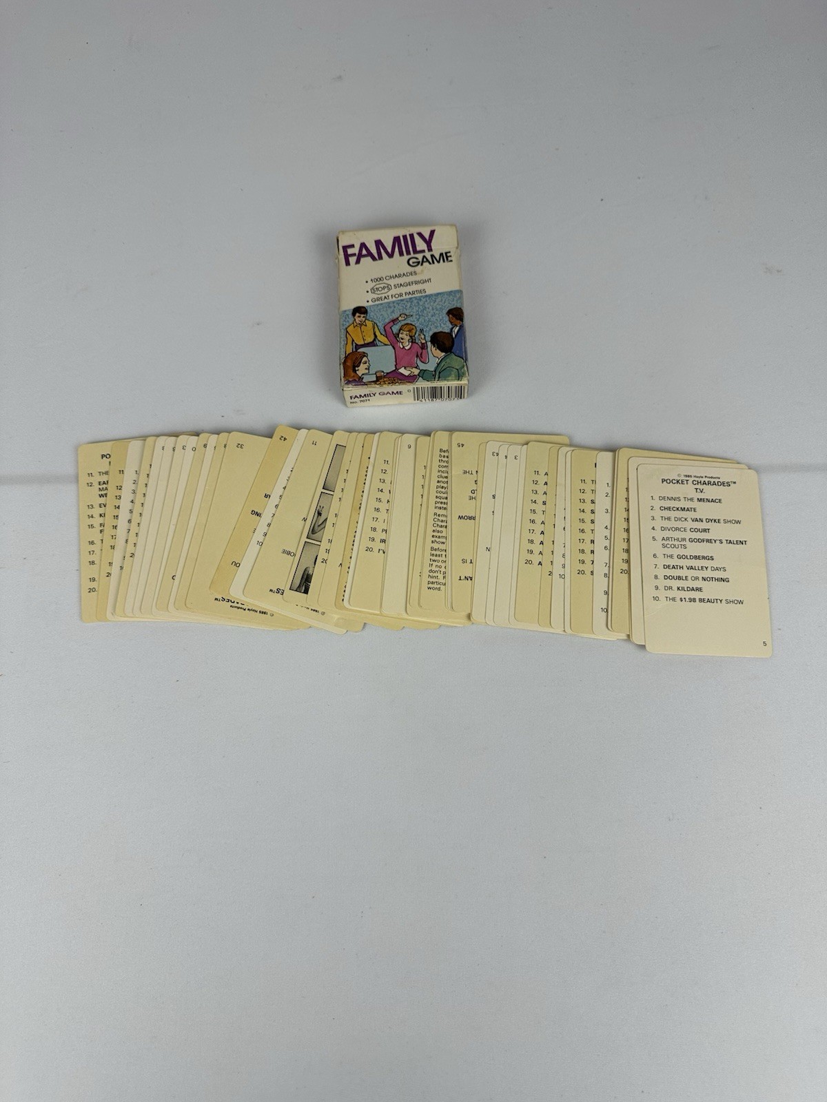 Vintage 1985 Hoyle Family Charades Game Pocket Card Set Party Travel Game