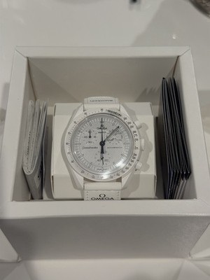 OMEGA x Swatch MoonSwatch SNOOPY Mission to the Moonphase