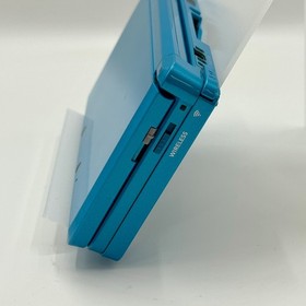 Nintendo 3DS region free Light Blue console / Charger / SD card