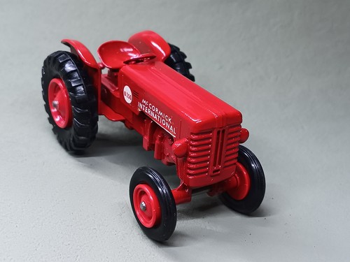 MATCHBOX KING SIZE NO. K4 INTERNATIONAL TRACTOR RED BODY RED WHEELS WITH BOX - Picture 3 of 9