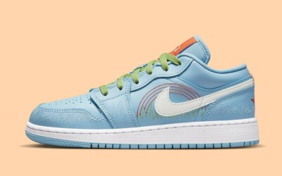 NEW Air Jordan 1 Low SE (GS) Size 7Y Psychic Blue/Sail-Vivid Green